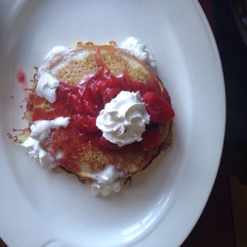 Rey's Little Kitchen - Strawberry pancakes (sister) - Breakfast & Brunch Near Me - Whittier, California