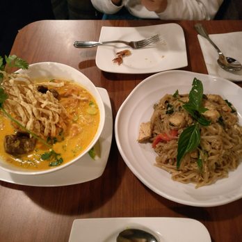Sukho Thai - Khao soi and pad kee mao - Thai Near Me - Toronto, Ontario Sukho Thai - Khao soi and pad kee mao - Thai Near Me - Toronto, Ontario