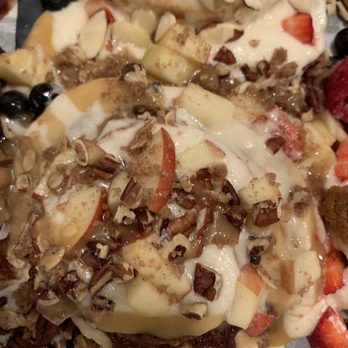 Cinnaholic - Apple pie cinnamon roll - Bakeries Near Me - Gaithersburg, Maryland