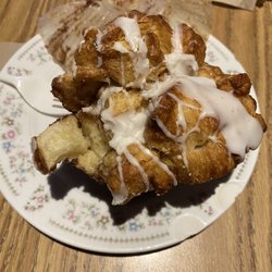 Bennu Coffee - Pull apart cinnamon roll