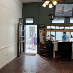 Dan Holiday Leather Shop