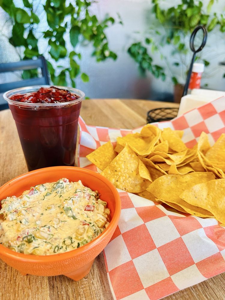 Hot Nachitas Taqueria