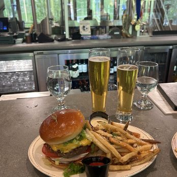 StillWest Brewery & Grill - StillWest Burger & HoneyBee Beer - Brewpubs Near Me - Jackson, Wyoming StillWest Brewery & Grill - StillWest Burger & HoneyBee Beer - Brewpubs Near Me - Jackson, Wyoming