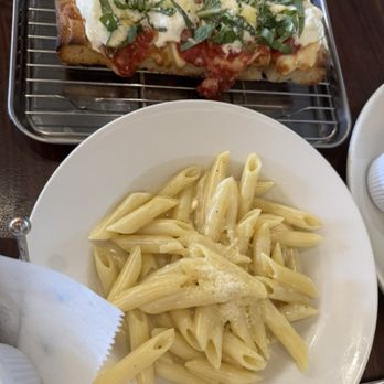 Melo's Pizza & Pasta - Alfredo and flatbread. - Italian Near Me - Pleasant Hill, California Melo's Pizza & Pasta - Alfredo and flatbread. - Italian Near Me - Pleasant Hill, California