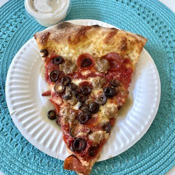 Hella Pie Pizza - Noni and Nono delicious ! 5/5 stars! - Pizza Near Me - Tracy, California