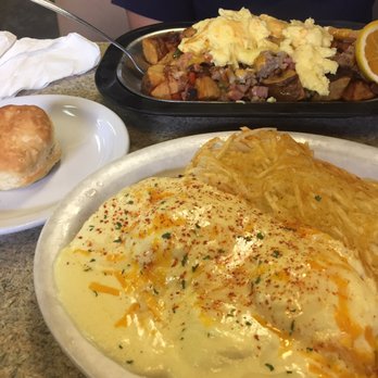 Rainbow Cafe - Eggs Benedict and Rainbow skillet - Breakfast & Brunch Near Me - Auburn, Washington