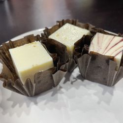 Orale Guey - Cheesecake bites as an appetizer