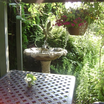 Abigail's Hotel - Courtyard - Hotels Near Me - Victoria, British Columbia