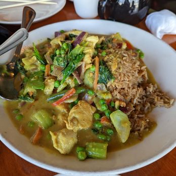 Big Bowl - Yellow curry with fried rice - Chinese Near Me - Schaumburg, Illinois Big Bowl - Yellow curry with fried rice - Chinese Near Me - Schaumburg, Illinois