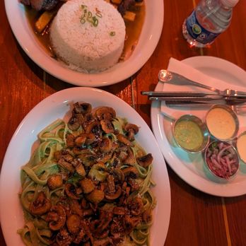 El Dorado Pollos A La Brasa - Lomo saltado and Tallarin Verde Con hongos (mushrooms) - Peruvian Near Me - Pasadena, California El Dorado Pollos A La Brasa - Lomo saltado and Tallarin Verde Con hongos (mushrooms) - Peruvian Near Me - Pasadena, California