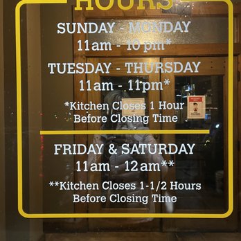 3 Corners Grill & Tap - Lemont - Hours of operation on a Thursday....kitchen was closed at 925pm - American Near Me - Lemont, Illinois