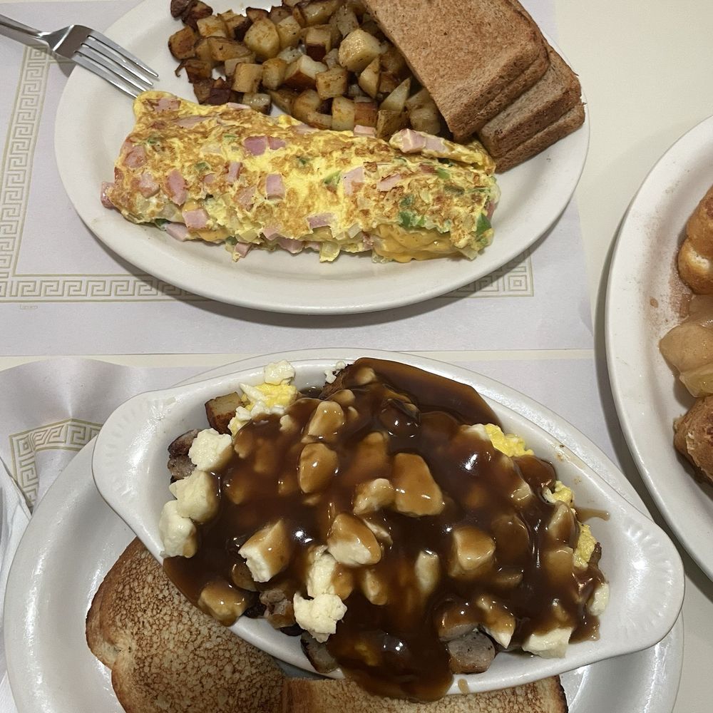 Chez Ben Diner - Breakfast poutine and Ham with veggie omelette. - Diners Near Me - Manchester, Connecticut