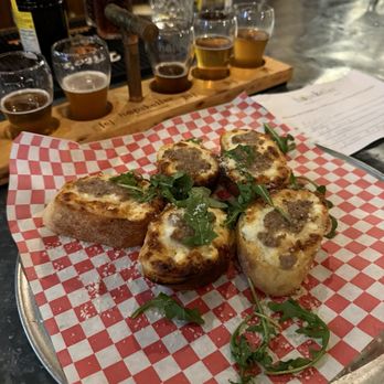 Hopskeller Brewing - Sausage Cheese Bread - Brewpubs Near Me - Waterloo, Illinois