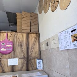 Antonio's Pizza at the Beach - Interior