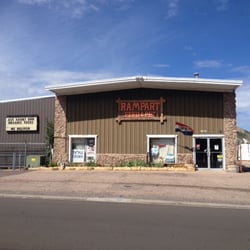 Rampart Feed & Pet - Easy to find, plenty of parking for horse trailers.