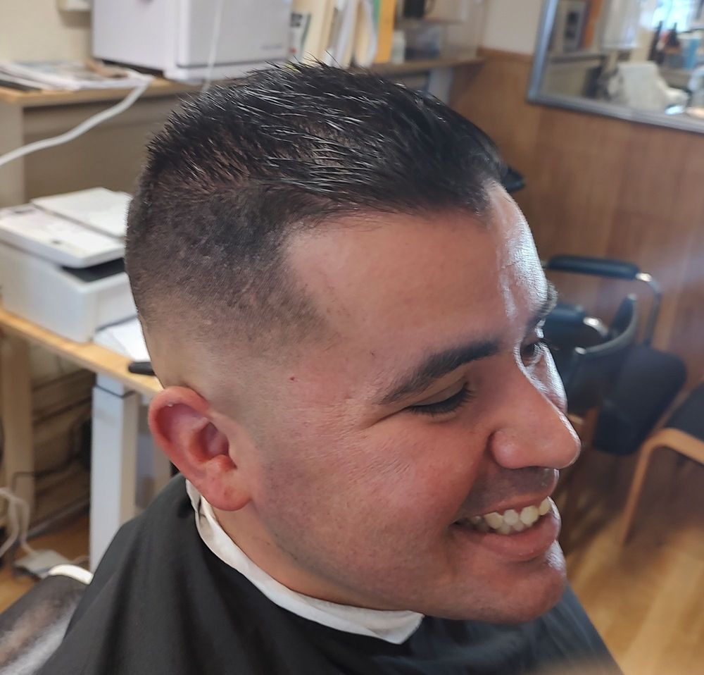 Barber Dave Galdamez Logo