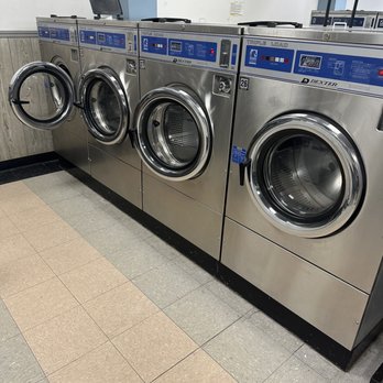V I P Coin Laundry - Double Load Machine - Laundromat Near Me - Tinley Park, Illinois