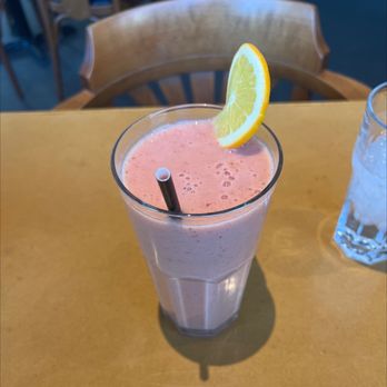 Stella's Plug In - Mango smoothie - Breakfast & Brunch Near Me - Winnipeg, Manitoba