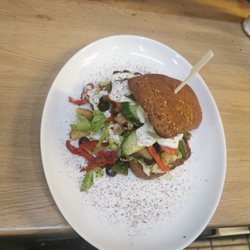 Tårnby Torv Cantina - Almindelig sandwich med grov bolle
