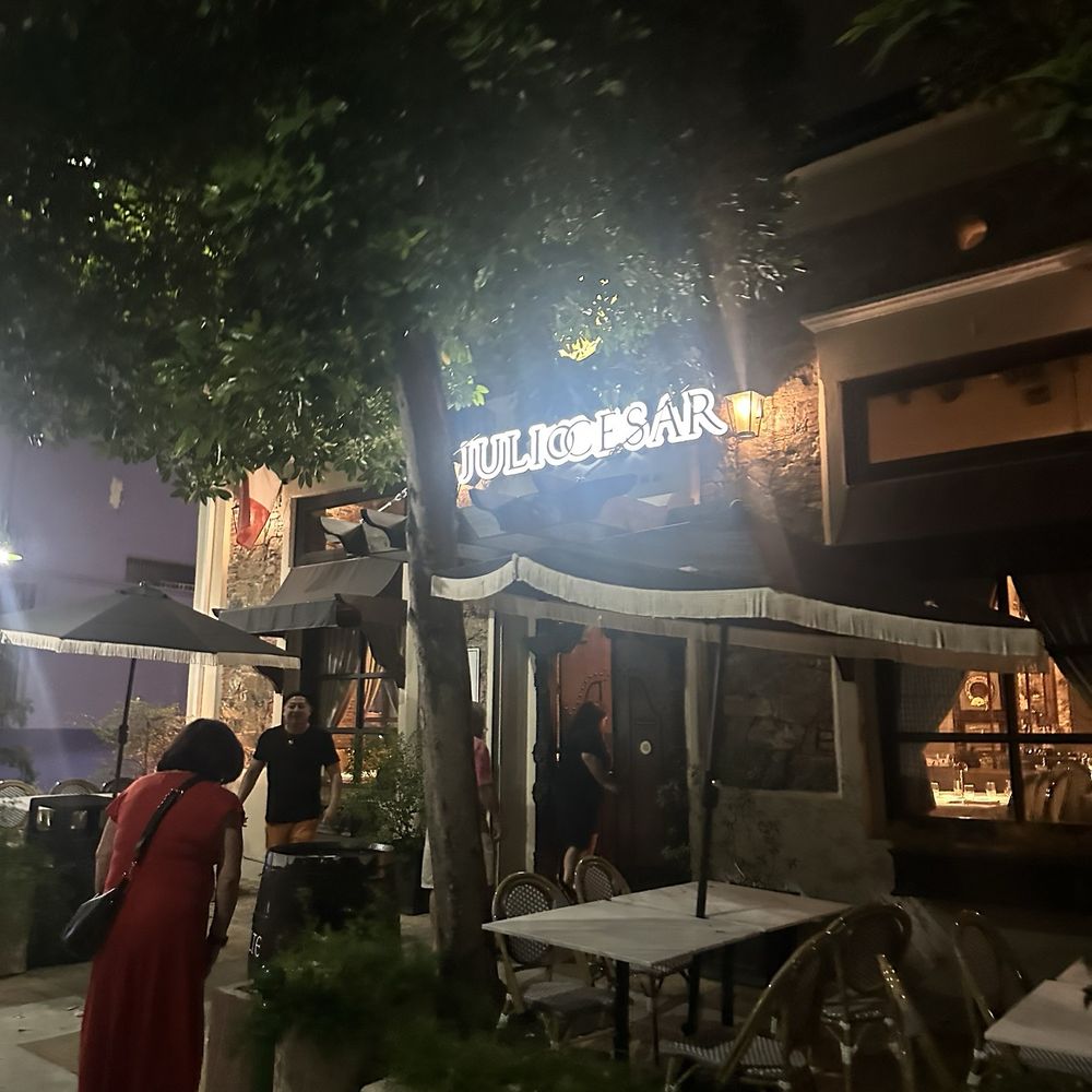 Julio César - Outside - Italian Near Me - Mayagüez, Puerto Rico