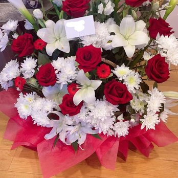 Happy Rose Florist - Red and white mix with lilies and gladiolas - Florists Near Me - Pasadena, California Happy Rose Florist - Red and white mix with lilies and gladiolas - Florists Near Me - Pasadena, California