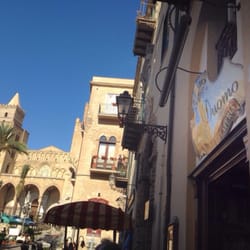 Caffe Duomo - Perfect location