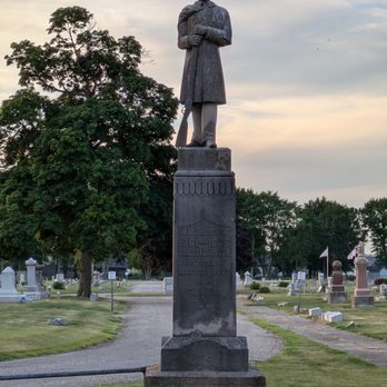 Dodge Grove Cemetery - Civil War memorial at the Dodge Grove Cemetery, Mattoon - Funeral Services & Cemeteries Near Me - Mattoon, Illinois