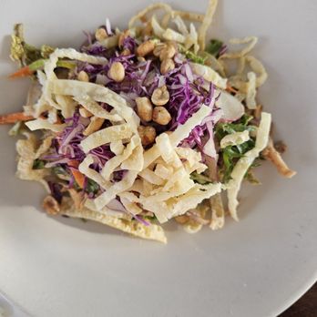 Aloha Mixed Plate - Asian chicken salad - Hawaiian Near Me - Lahaina, Hawaii