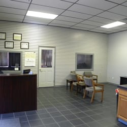 Pratt Auto Service - Pratt Auto Service Lobby