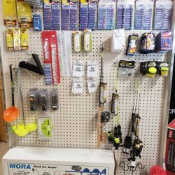 Buck and Dumb Bass Outdoor - Ice fishing tackle and gear