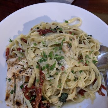 Bambino's - Fettuccine Pasta with Basilico Sauce and Chicken. - Italian Near Me - Concord, California