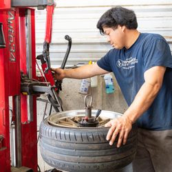 Doctor Auto - Peter mounting a tire.