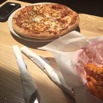 Lost Dog Cafe - Pizza Near Me - McLean, Virginia