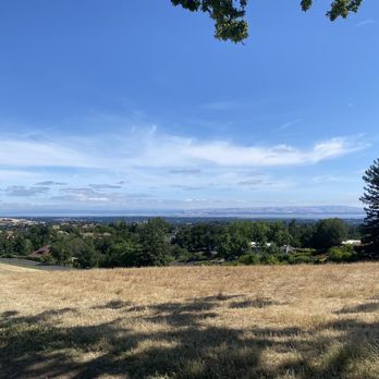 Byrne Preserve - Hiking Near Me - Los Altos Hills, California Byrne Preserve - Hiking Near Me - Los Altos Hills, California