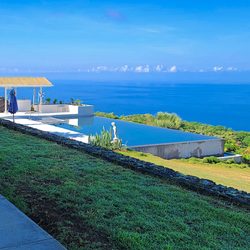 Horizon Guest House - View toward the south with infinity pool, hot tub, and barbecue area