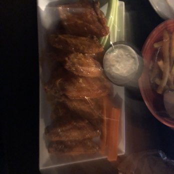 Cavanaughs Headhouse - Wings buffalo - American Near Me - Philadelphia, Pennsylvania
