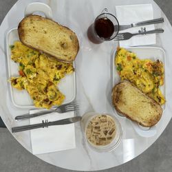 Pino’s Elixir Cafe - Veggie omlet and freshly brewed tea and ice coffee
