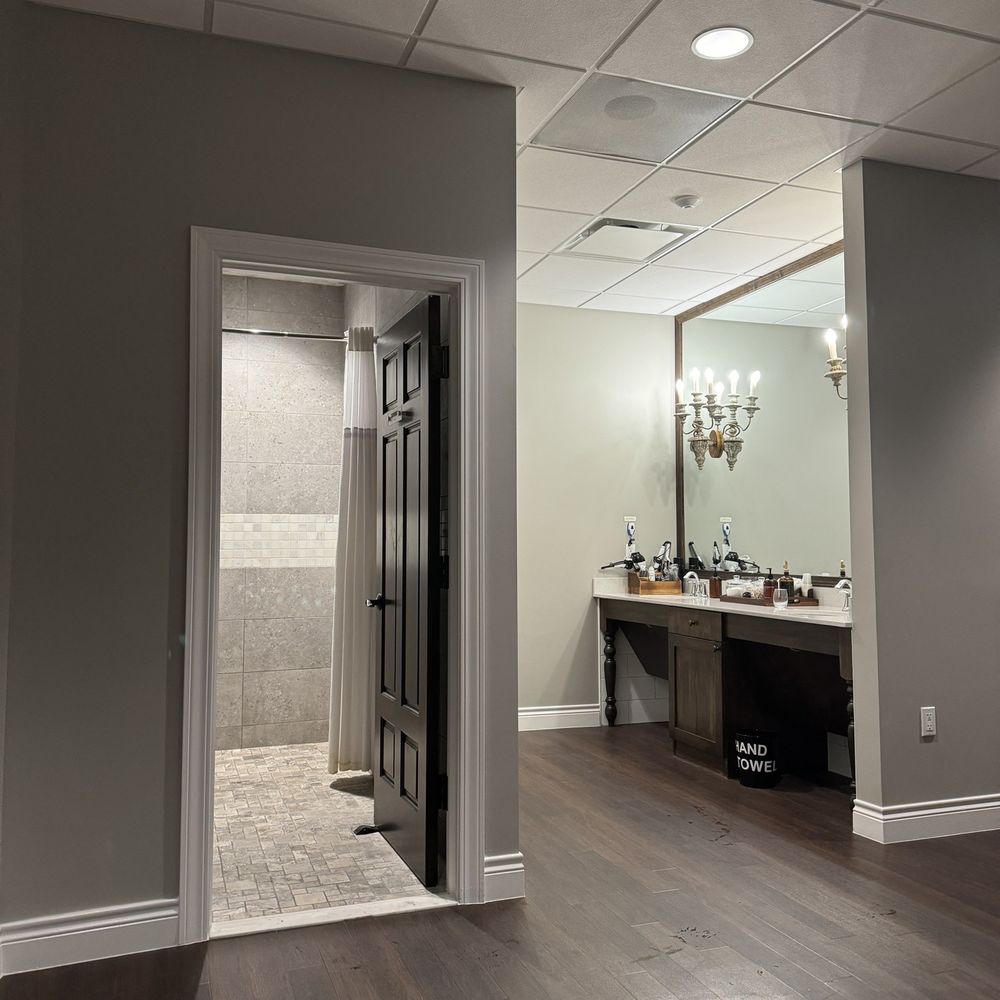 Woodhouse Spa - Holladay - Locker room with all the amenities! - Day Spas Near Me - Holladay, Utah Woodhouse Spa - Holladay - Locker room with all the amenities! - Day Spas Near Me - Holladay, Utah