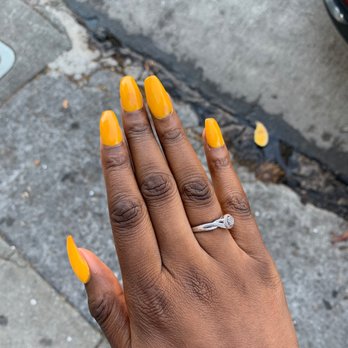 Divine Spa - Yellow powder nails - Nail Salons Near Me - San Francisco, California Divine Spa - Yellow powder nails - Nail Salons Near Me - San Francisco, California