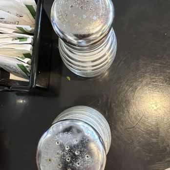 Upscale Rio - Clogged pepper shaker - Burgers Near Me - Rio Rancho, New Mexico
