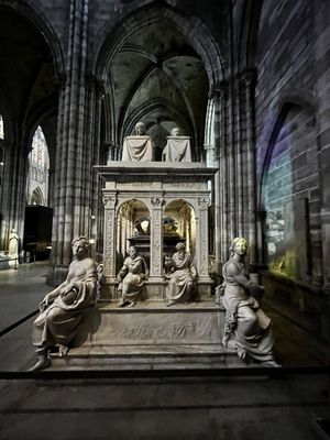 Basilique Cathédrale Saint-Denis by null