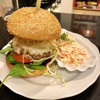 New Burger - Swiss Burger und Coleslaw - Burgers Near Me - Berlin, BE New Burger - Swiss Burger und Coleslaw - Burgers Near Me - Berlin, BE