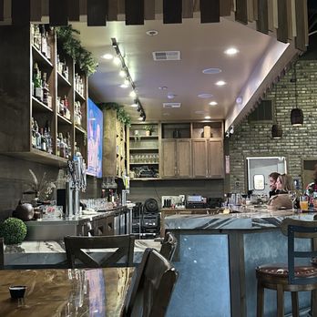 The Hub Eats & Drinks - Inside - Sports Bars Near Me - Fresno, California