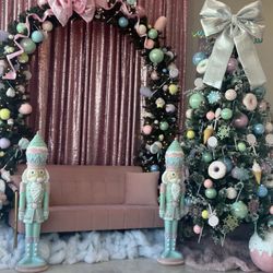 Gloss Nail & Spa - They have the CUTEST Christmas decorations