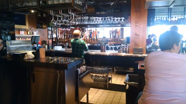 Blatt Beer & Table by null