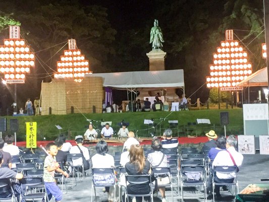 Kamon-yama Park by null