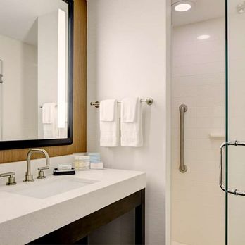 Hampton Inn Brooklyn/Downtown - Guest room bath - Hotels Near Me - Brooklyn, New York Hampton Inn Brooklyn/Downtown - Guest room bath - Hotels Near Me - Brooklyn, New York