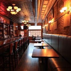 Chandler's Bar - Cheers like friendly atmosphere