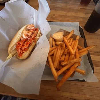Block 16 - Lobster roll - American Near Me - Omaha, Nebraska