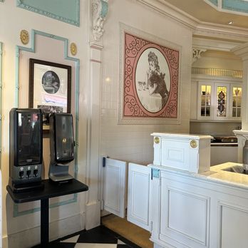 Plaza Ice Cream Parlor - Ice Cream & Frozen Yogurt Near Me - Lake Buena Vista, Florida Plaza Ice Cream Parlor - Ice Cream & Frozen Yogurt Near Me - Lake Buena Vista, Florida